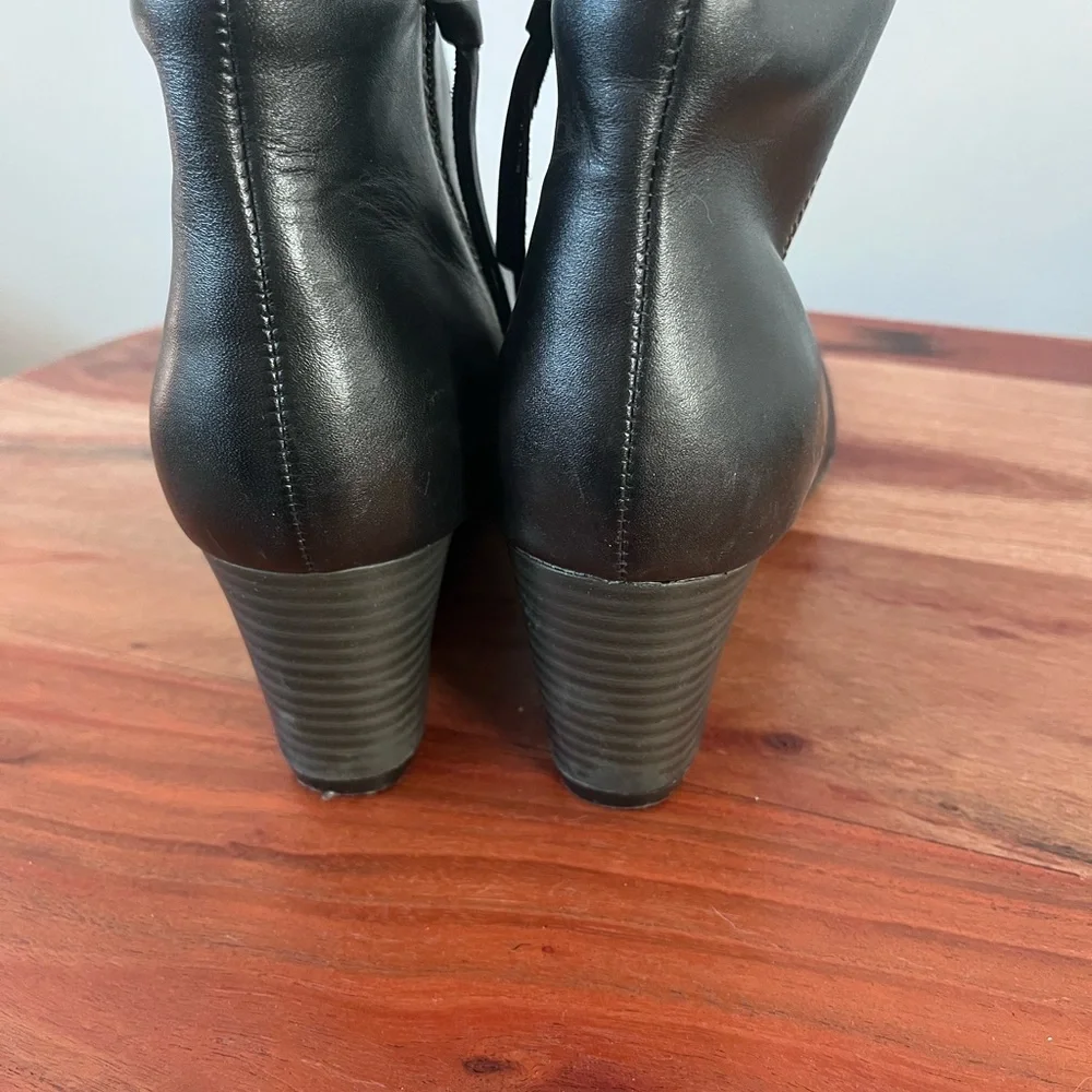 Clarks Black Leather Ankle Booties Stacked Wedge Heel Side‎ Zip Classic Boots